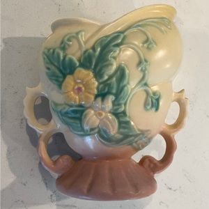 Vintage Original Hull Wildflower Vase. 6-1/2” tall. Very nice piece of pottery.